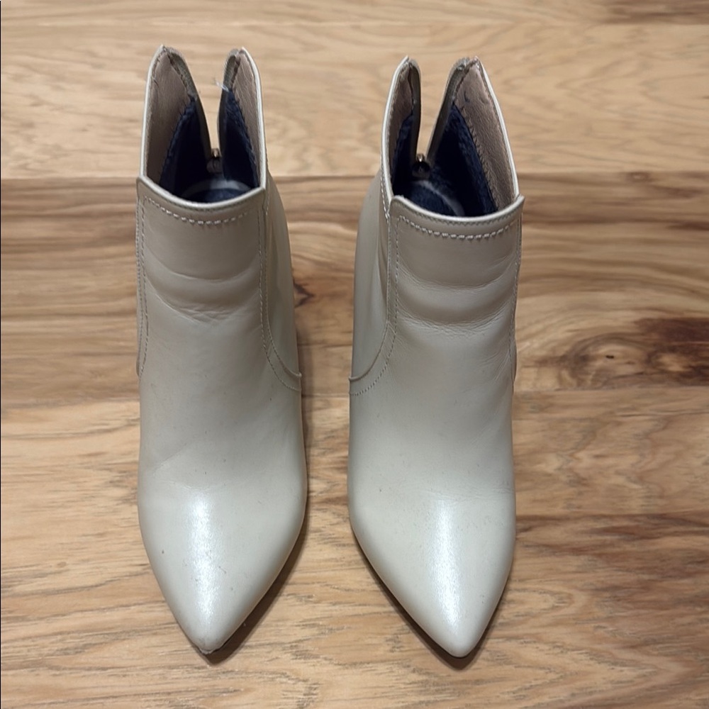Cream Stiletto Heels with V-Shaped Opening